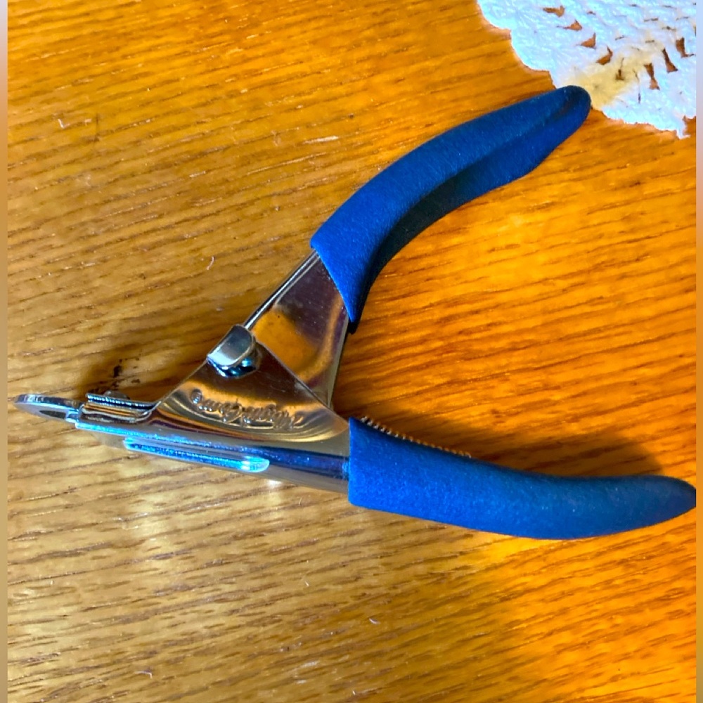 Nail Clippers, metal with blue handle, Magic Coat